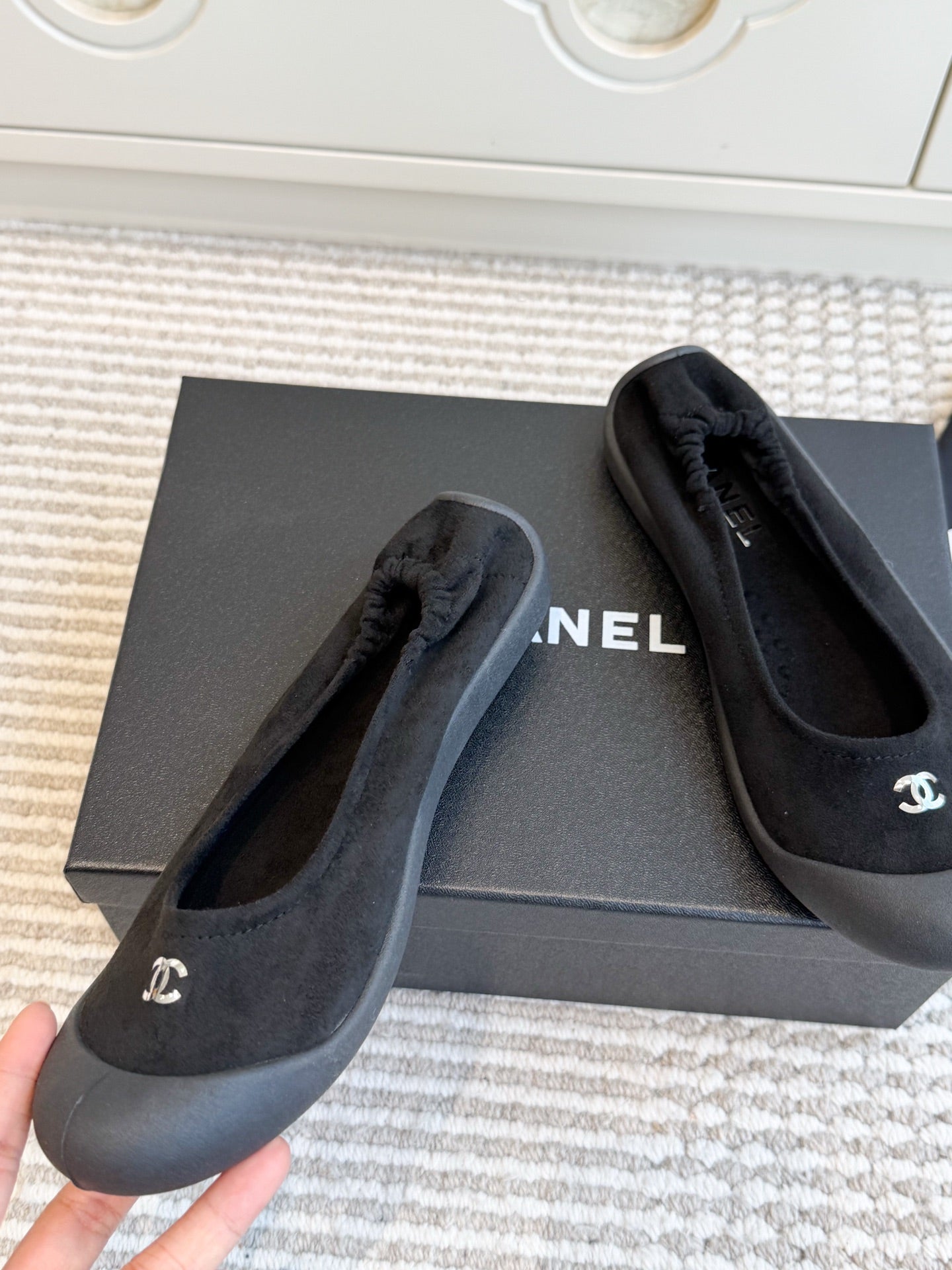 CHANEL 26S BALLET FLATS IN BLACK SUEDE AND LAMBSKIN