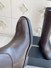CHANEL 26S KNEE HIGH RIDING BOOTS IN BROWN CALFSKIN GOLD TONE CC LOGO BUCKLE STRAP