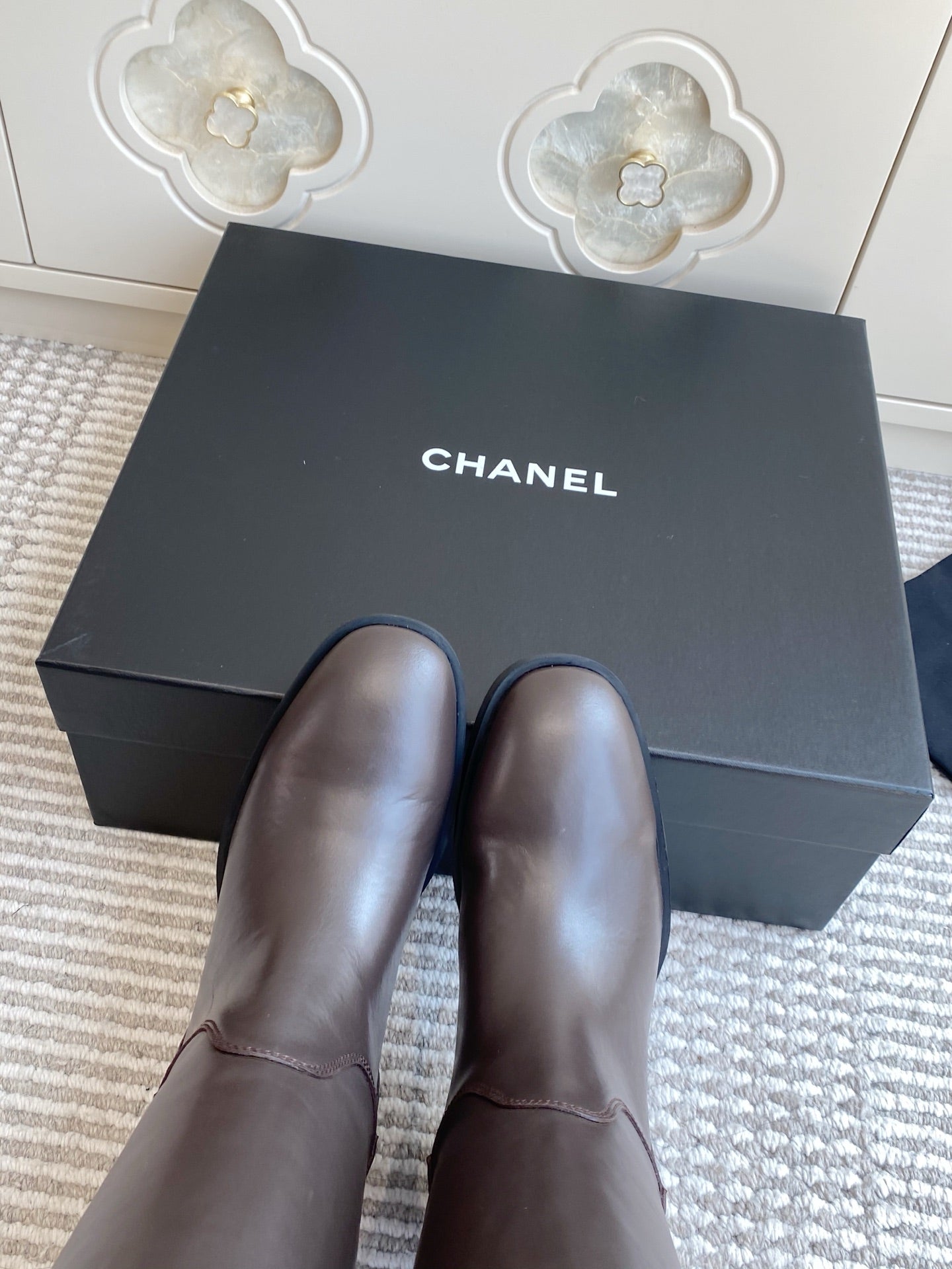 CHANEL 26S KNEE HIGH RIDING BOOTS IN BROWN CALFSKIN GOLD TONE CC LOGO BUCKLE STRAP