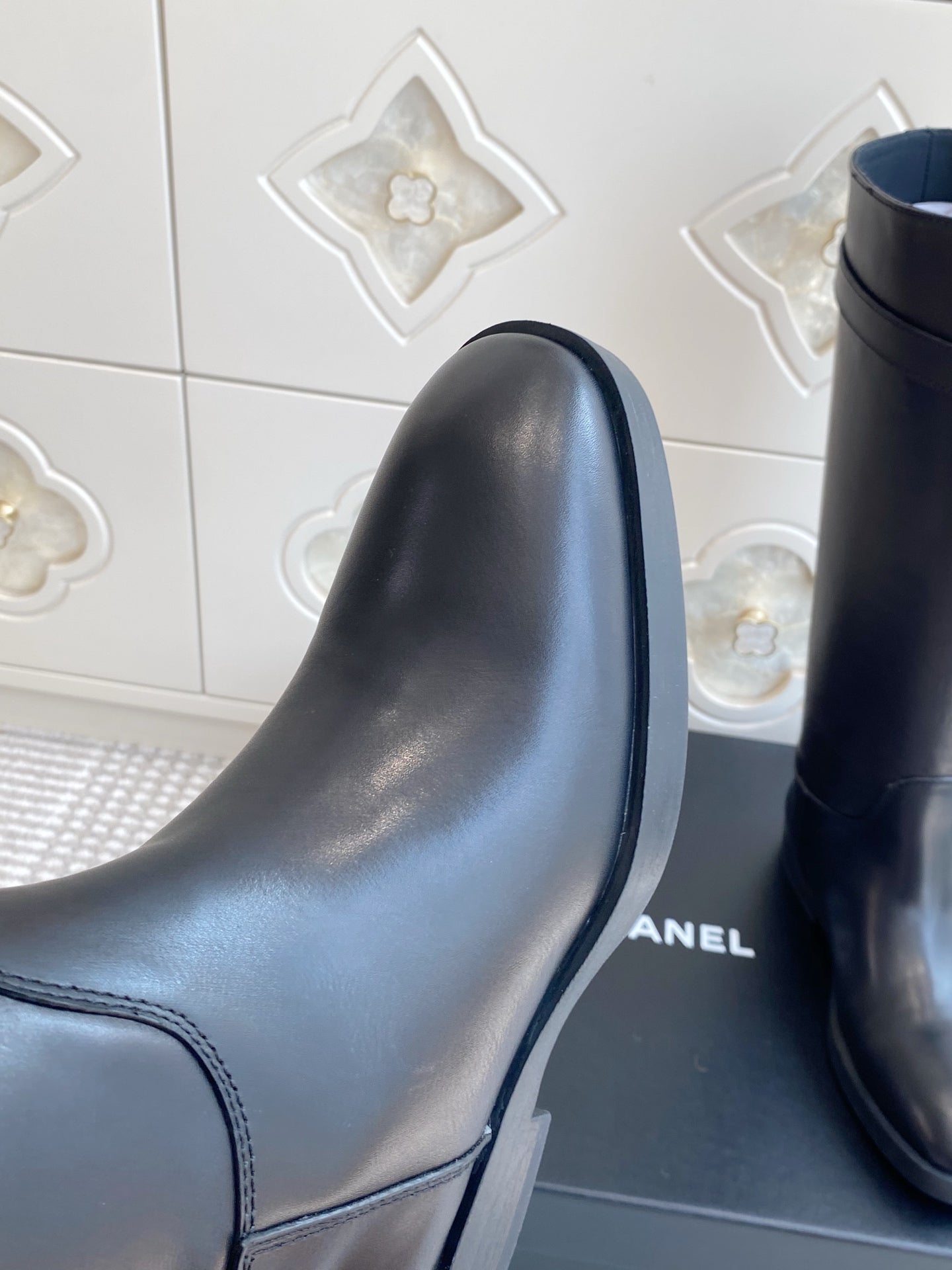 CHANEL 26S KNEE HIGH RIDING BOOTS IN BLACK CALFSKIN GOLD TONE CC LOGO BUCKLE STRAP