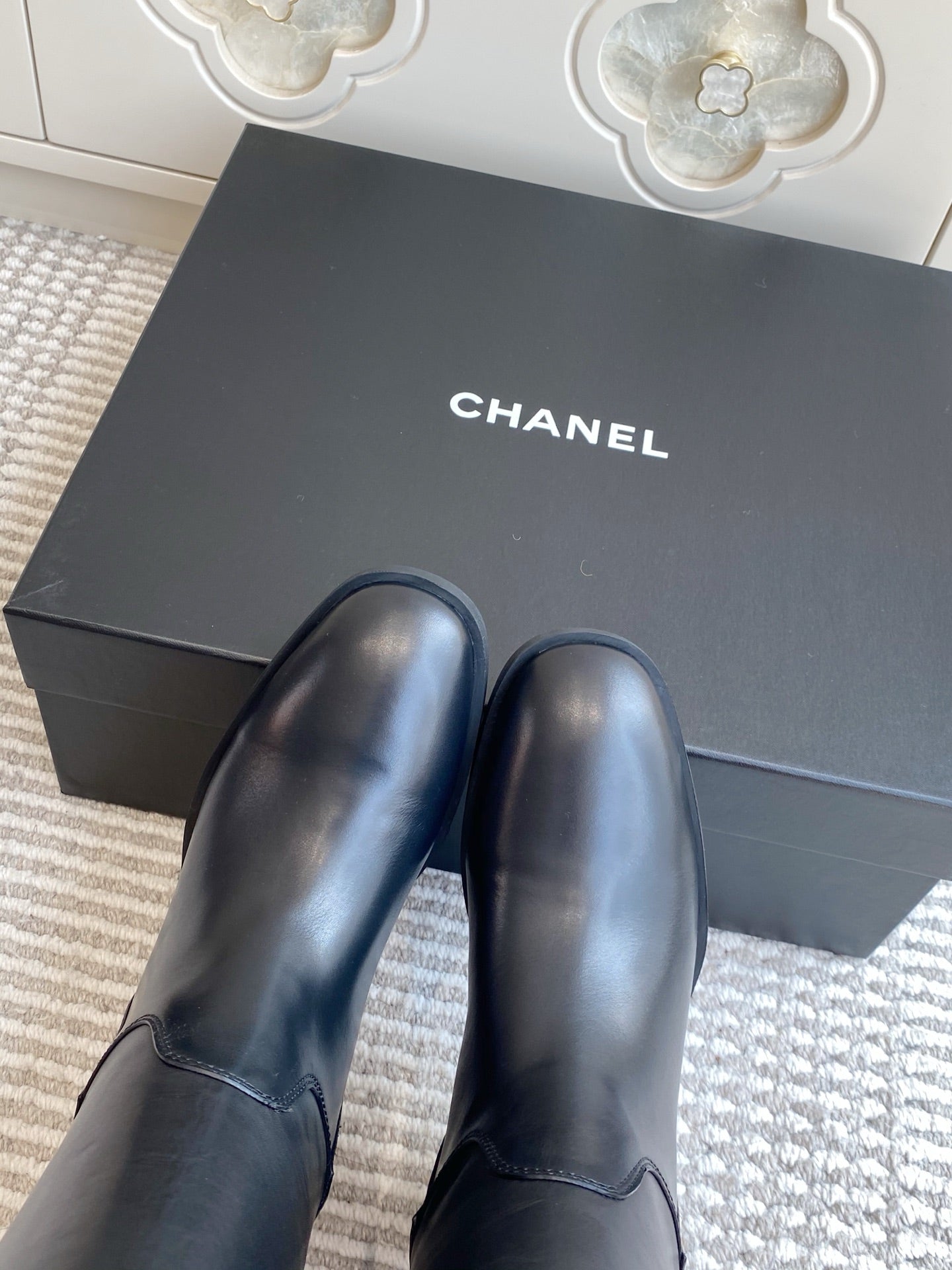 CHANEL 26S KNEE HIGH RIDING BOOTS IN BLACK CALFSKIN GOLD TONE CC LOGO BUCKLE STRAP
