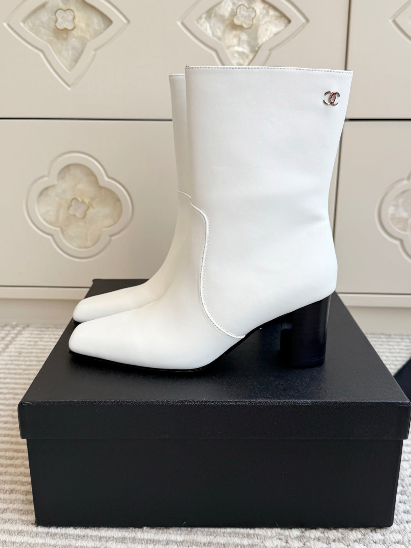 CHANEL 26S HIGH HEEL ANKLE BOOTS 70 MM IN WHITE CALFSKIN SQUARE TOE