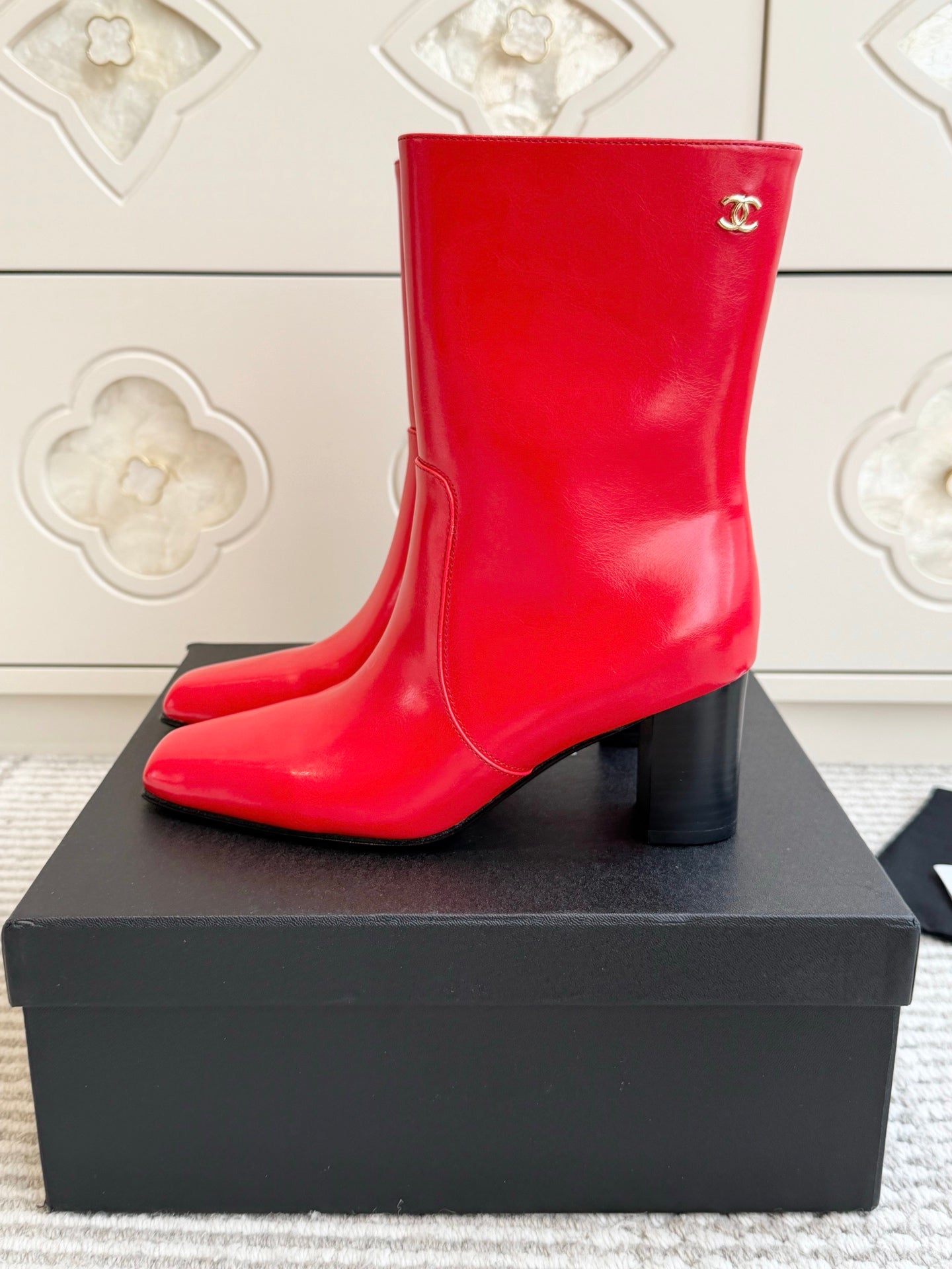 CHANEL 26S HIGH HEEL ANKLE BOOTS 70 MM IN RED CALFSKIN SQUARE TOE