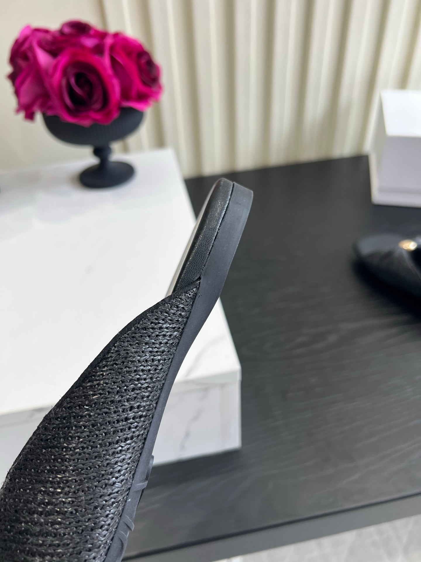 LOEWE 26S SANDALS IN BLACK RAFFIA AND LAMBSKIN