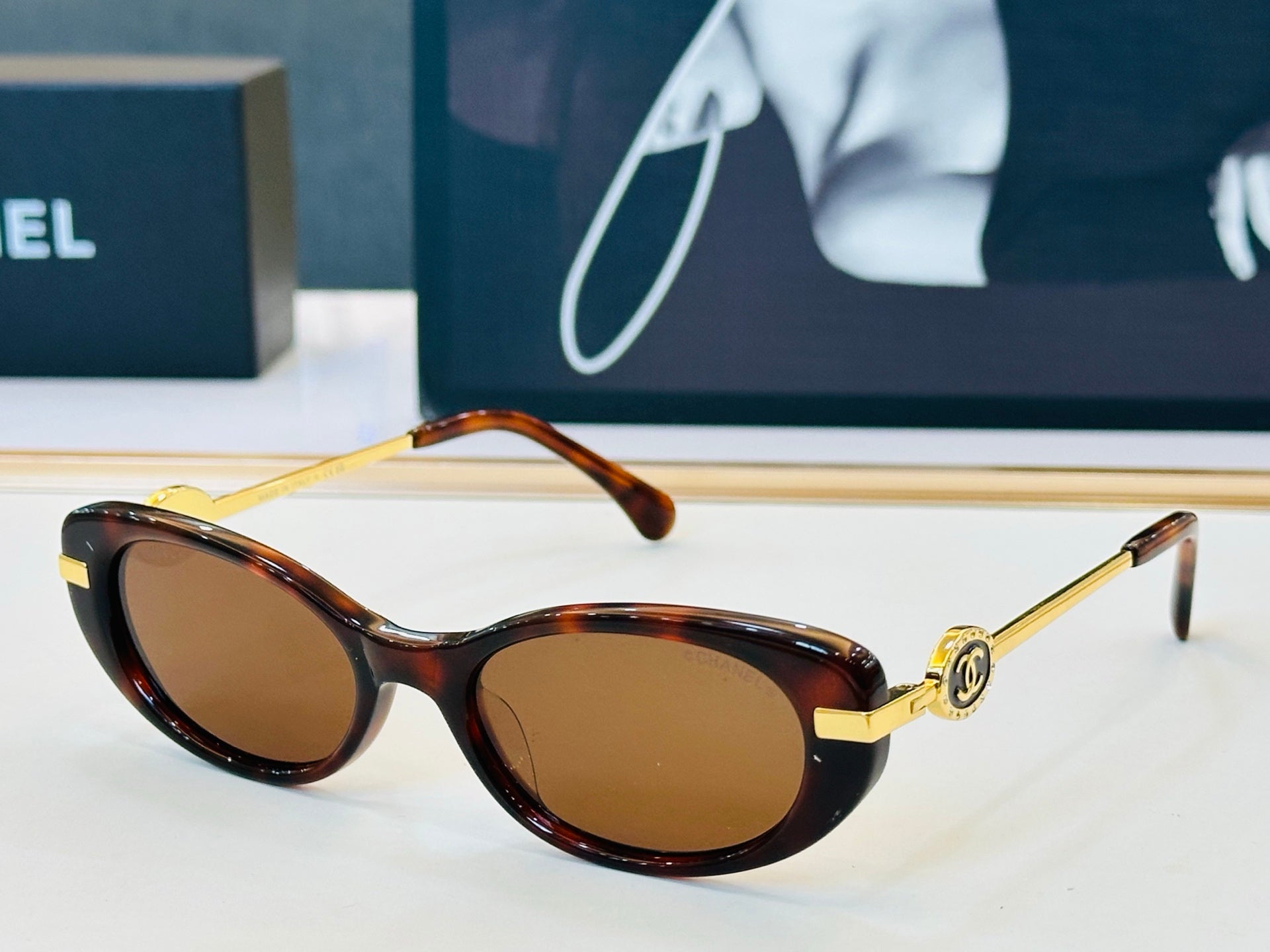 CHANEL 26S OVAL FRAME IN ACETATE 404685