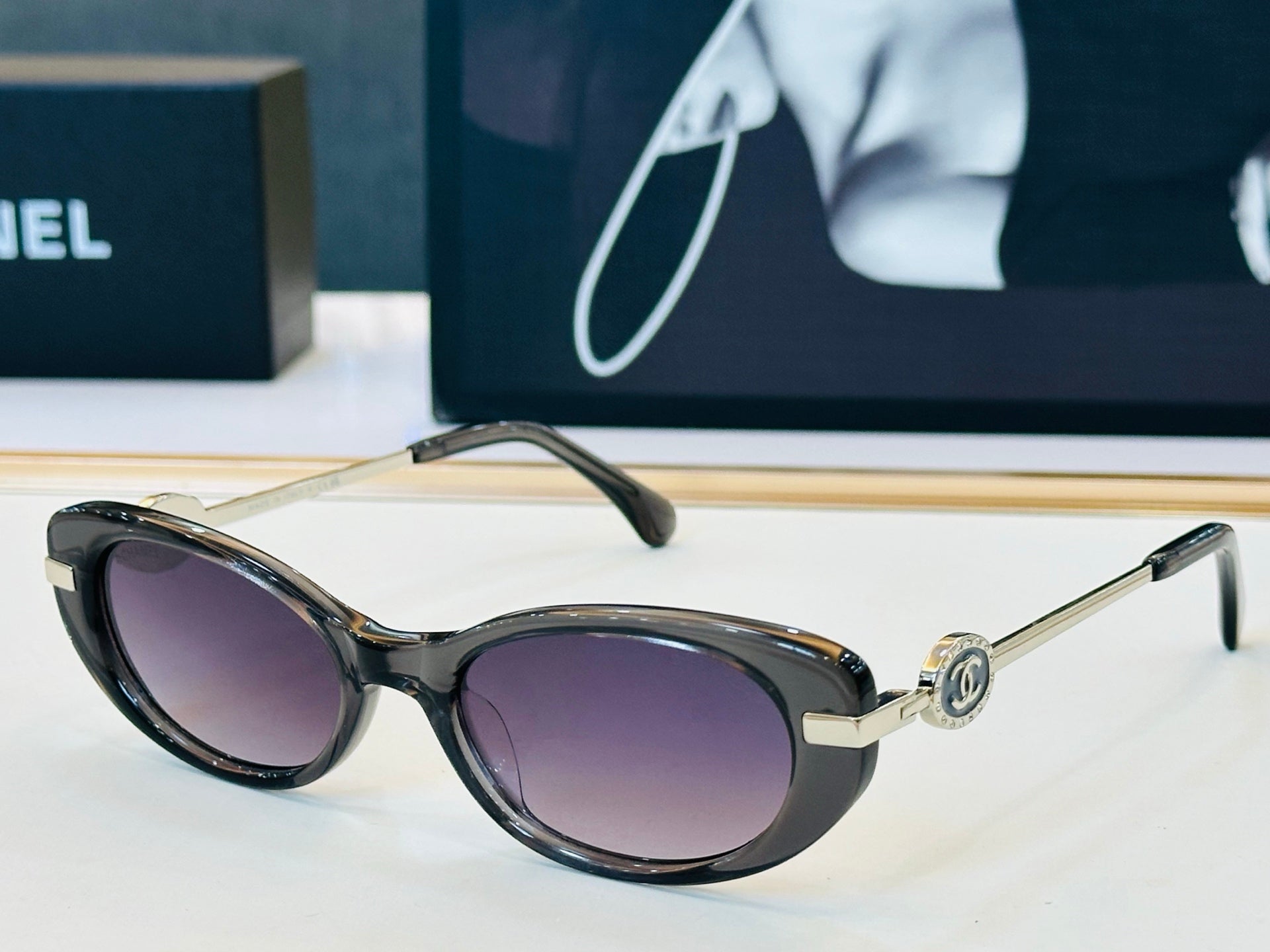 CHANEL 26S OVAL FRAME IN ACETATE 404685
