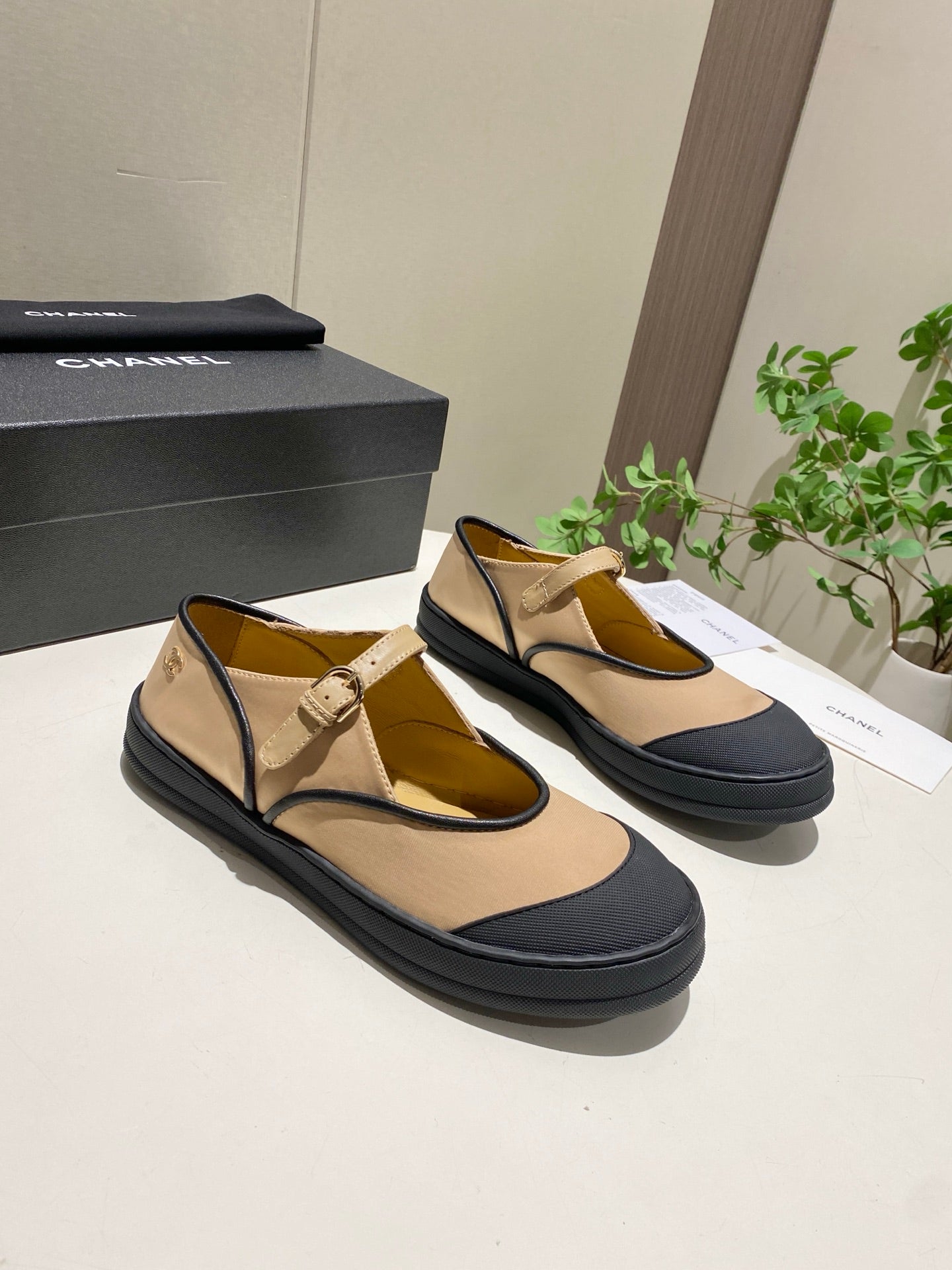 CHANEL 26S MARY JANE FLAT IN BLACK MIX BEIGE FABRIC AND LAMBSKIN