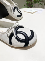 CHANEL 26S FLATS IN WHITE LAMBSKIN WITH BOW