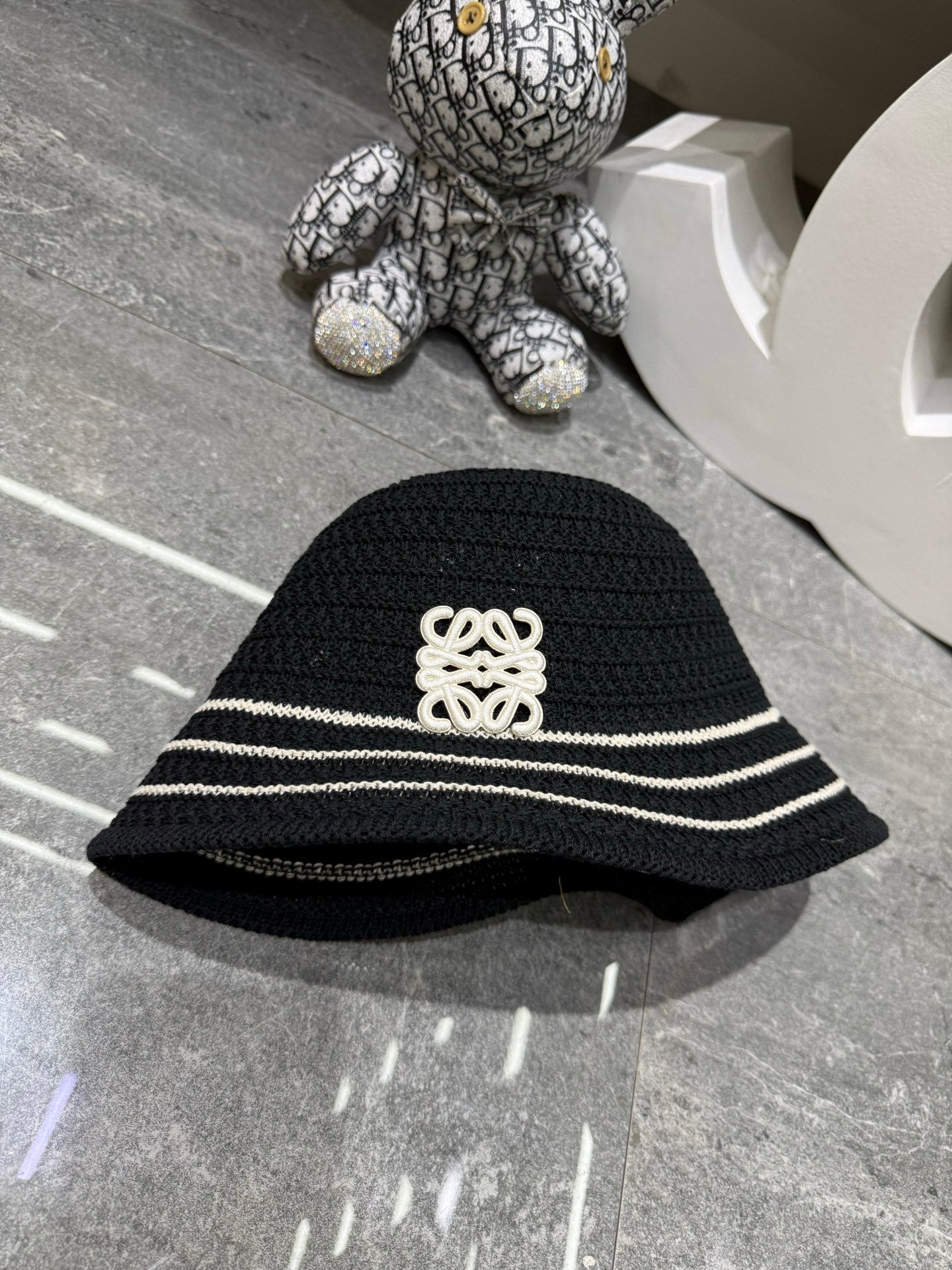 LOEWE 26S CROCHET BUCKET HAT STYLE 219