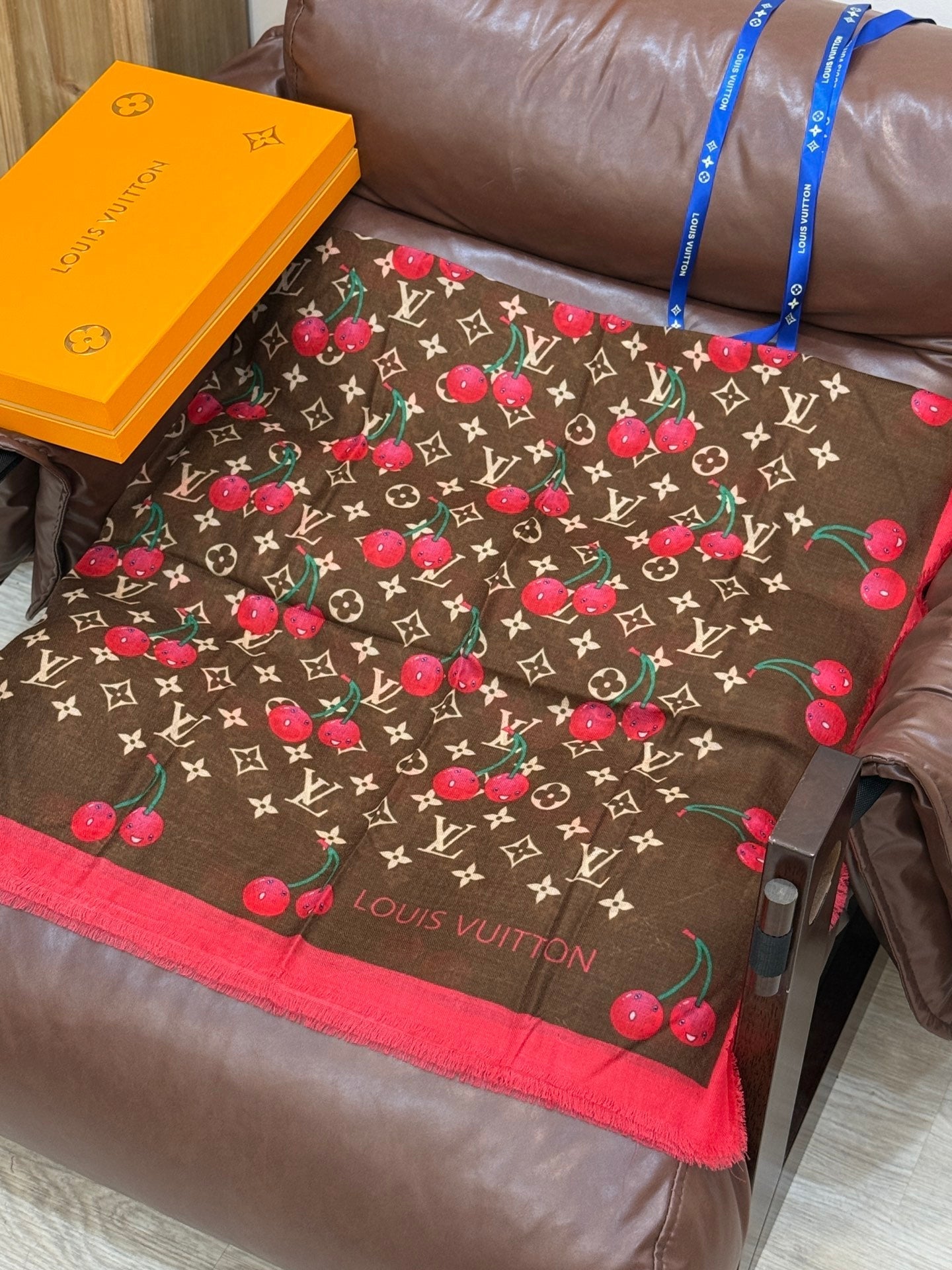 LV SCARF 140 CM IN CASHMERE 721493