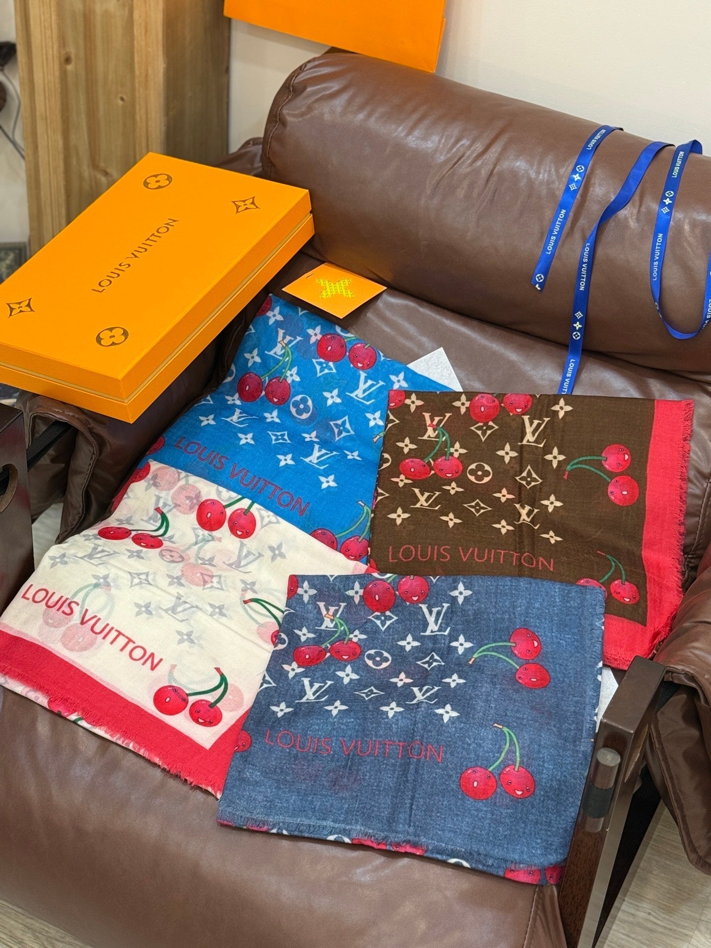 LV SCARF 140 CM IN CASHMERE 721494