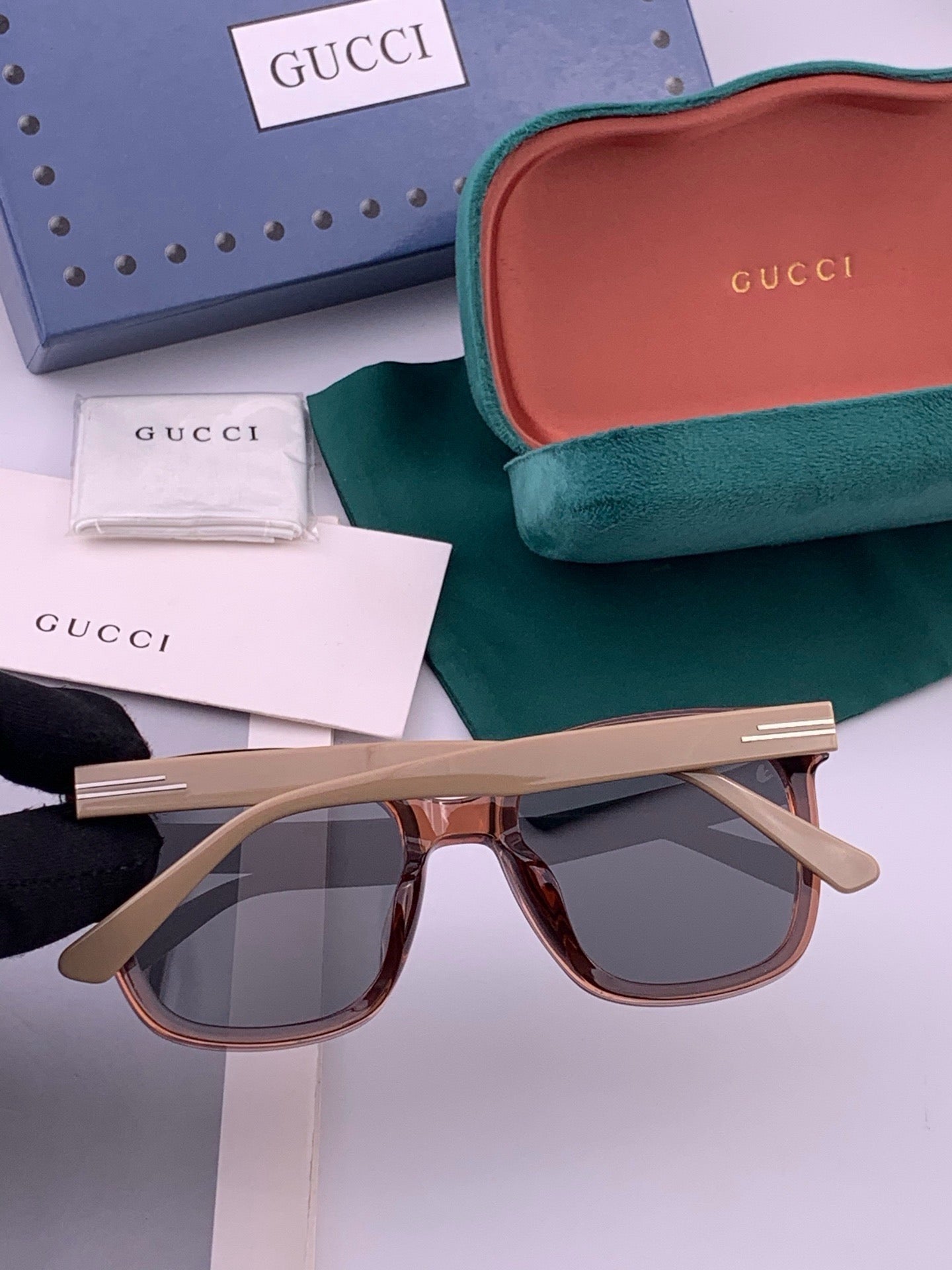 GUCCI 26S SQUARE FRAME IN ACETATE 426553