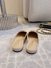 FLAT MULE 2 CM IN BEIGE CREAM PATENT CALFSKIN