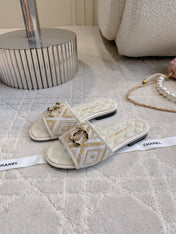 FLAT SANDALS LOGO STONE AND CHAIN IN WHITE LAMBSKIN WITH RAFFIA