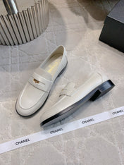 CHANEL 25S MOCCASINS IN WHITE CALFSKIN GOLD HARDWARE