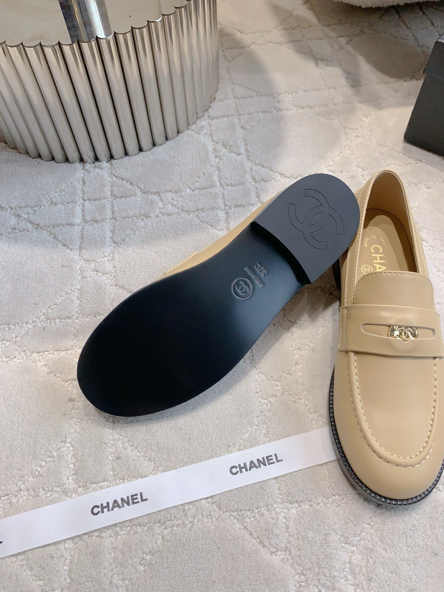 CHANEL 25S MOCCASINS IN BEIGE CALFSKIN GOLD HARDWARE