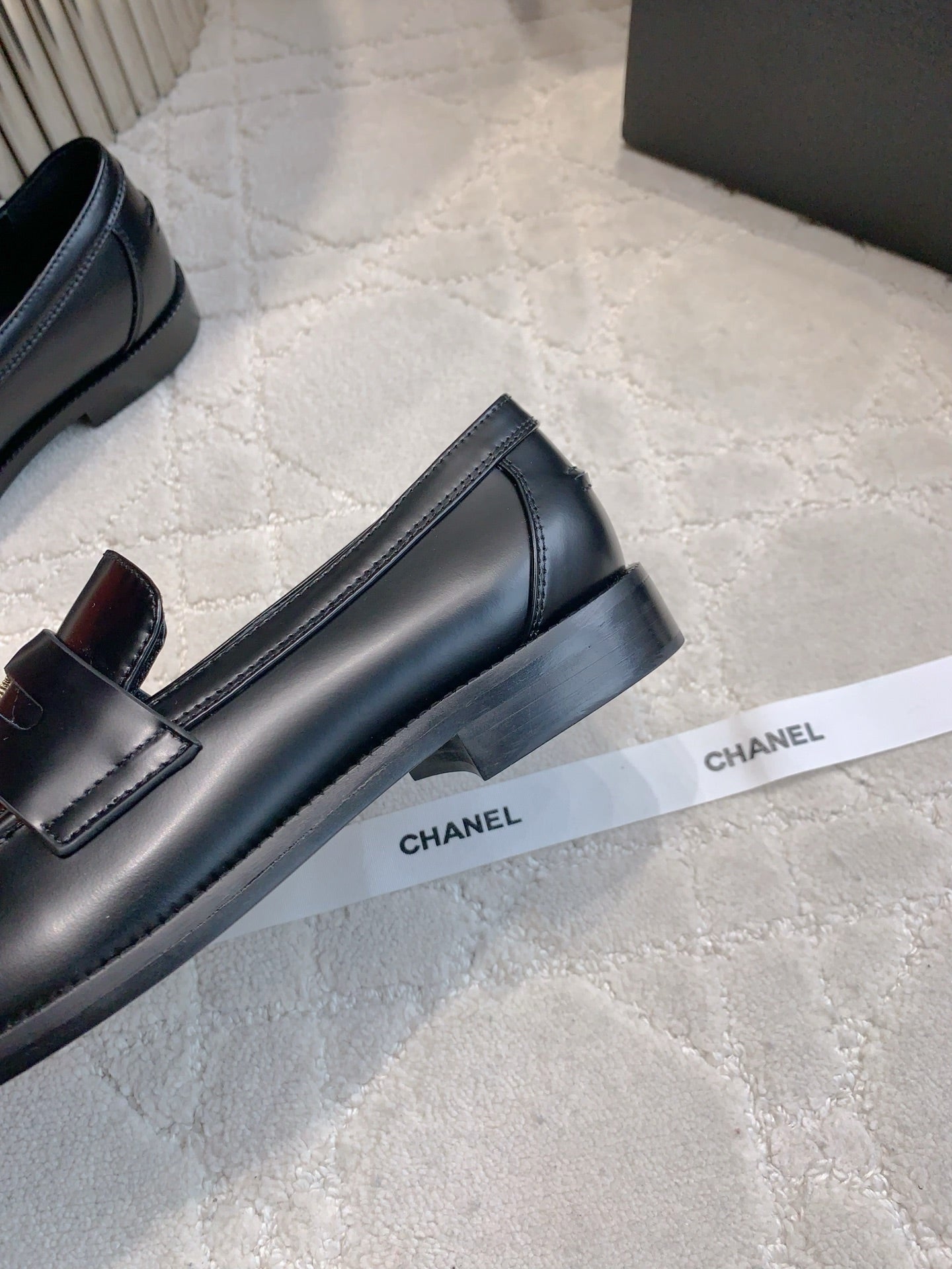 CHANEL 25S MOCCASINS IN BLACK SHINY CALFSKIN GOLD HARDWARE