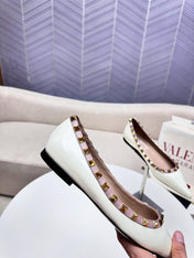 ROCKSTUD FLAT PUMP IN WHITE CALFSKIN