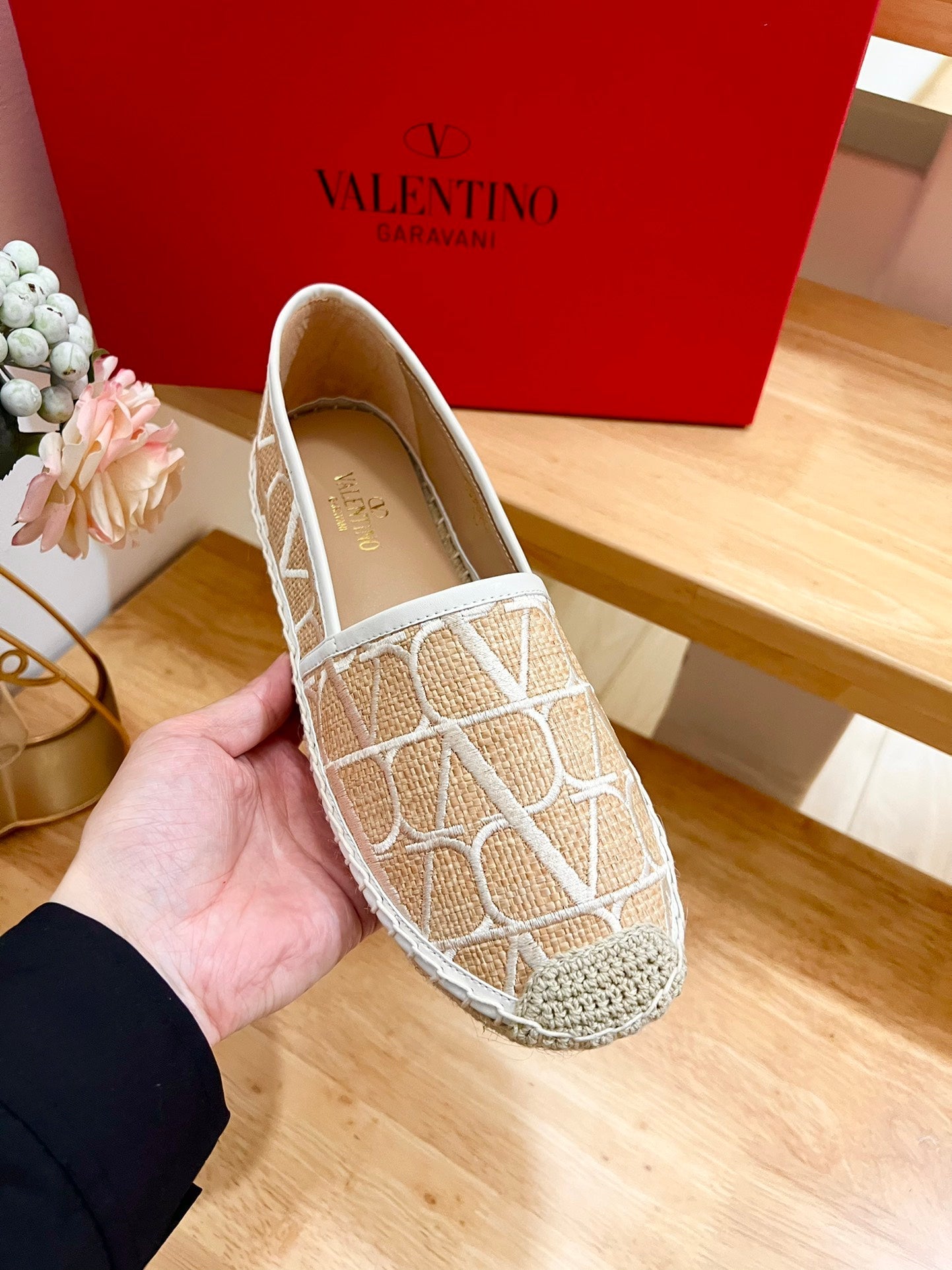 VALENTINO 26S SLIP ON SHOES IN WHITE AND BEIGE RAFFIA
