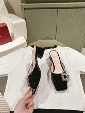 CRYSTAL HEEL MULE IN BLACK PATENT CALFSKIN WITH EMBELLISHED BUCKLE