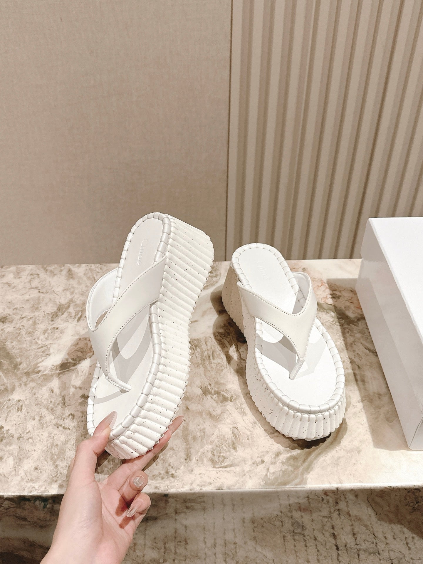 CHLOÉ 26S PLATFORM FLIP-FLOPS IN WHITE LAMBSKIN