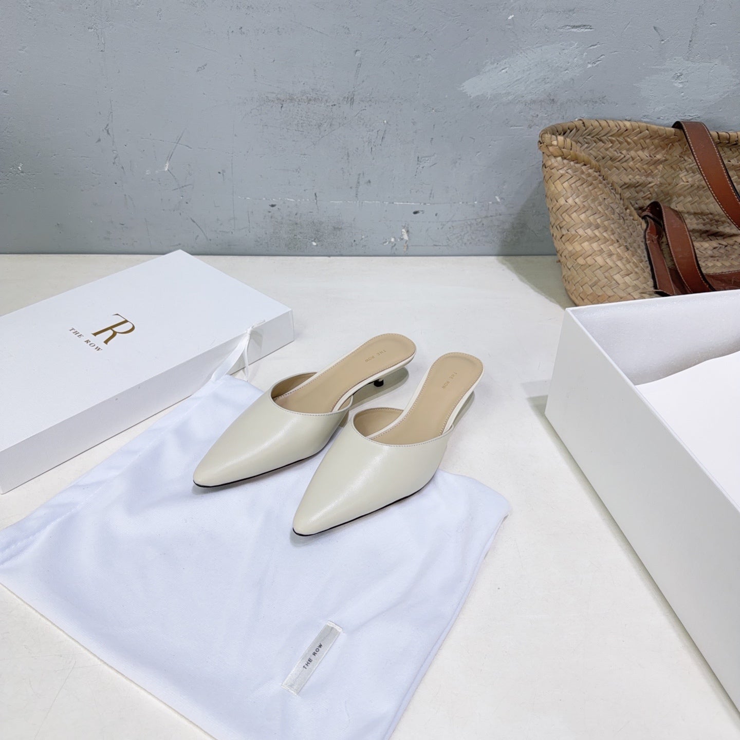 THE ROW 26S POINTED TOE MULE HEELS 35MM IN IVORY WHITE CALFSKIN