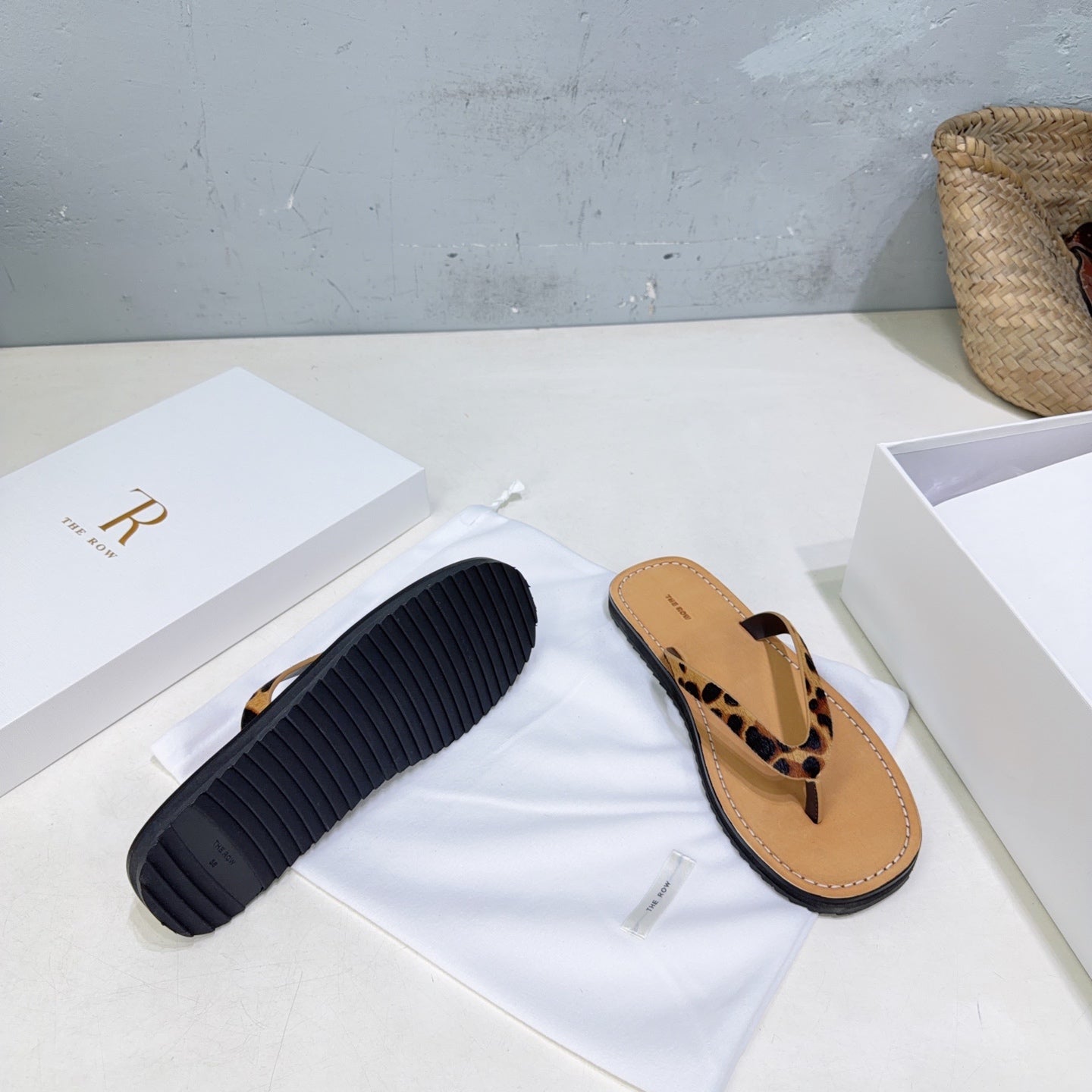 THE ROW 26S THONG SANDALS IN BROWN CALFSKIN LEOPARD STRAP