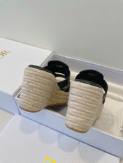 MONTAIGNE WEDGE SLIDE 95MM IN BLACK CALFSKIN