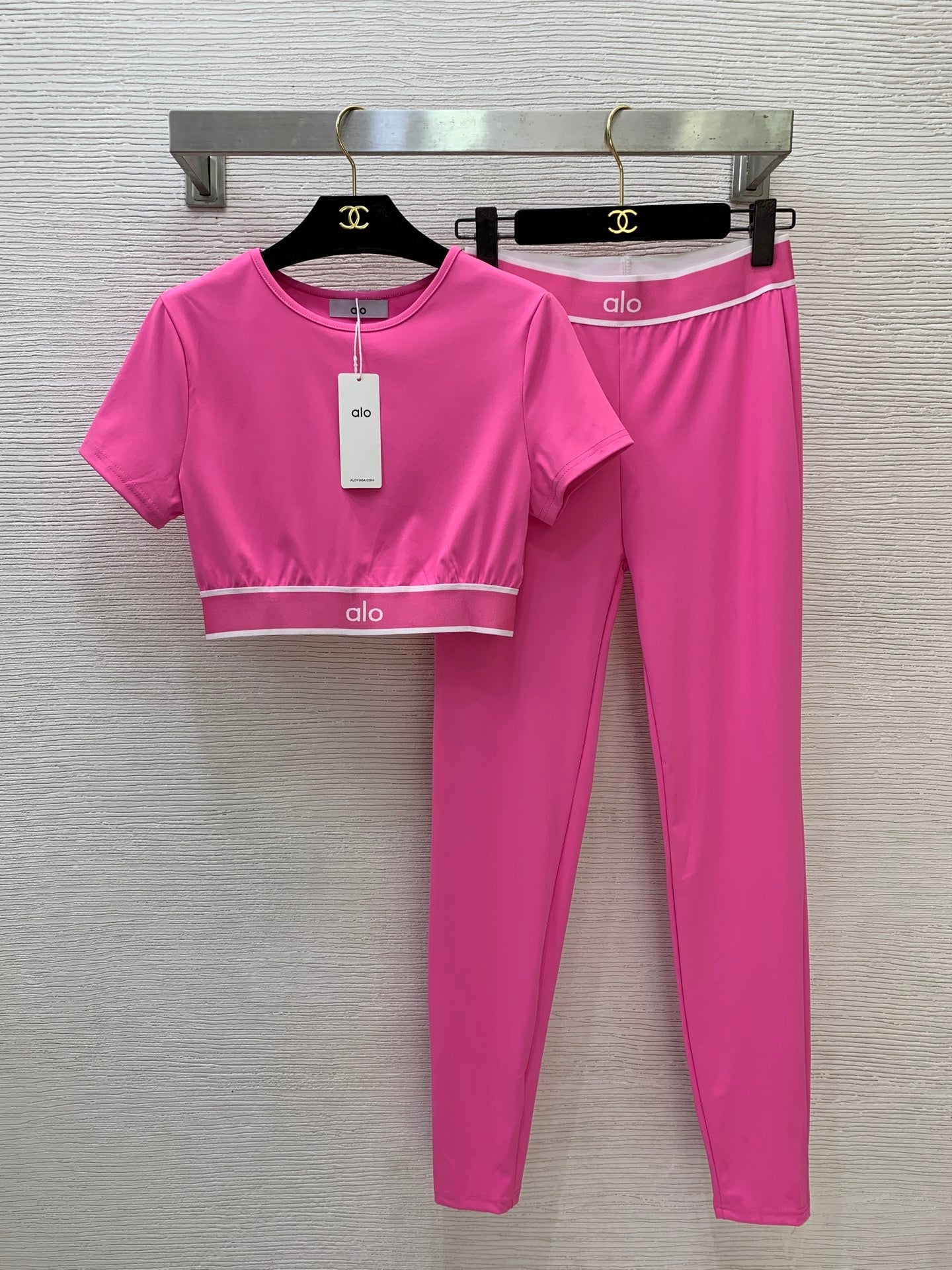 ALO 26S SHORT-SLEEVE CROP TOP & LEGGINGS SET 277
