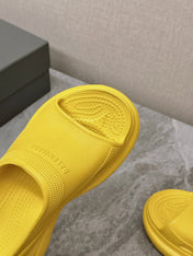 POOL CROCS SLIDE SANDAL IN YELLOW RUBBER