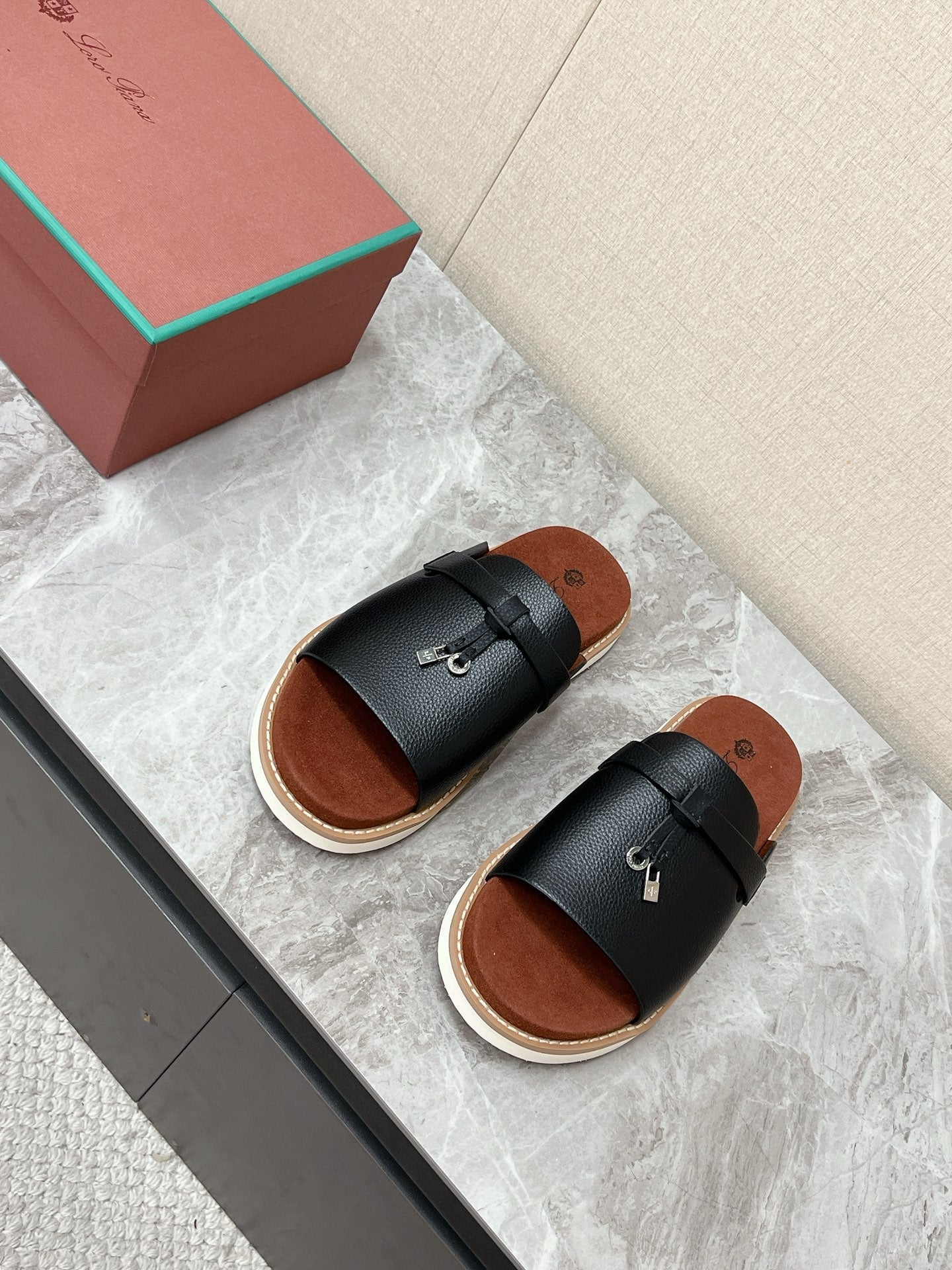 LP 26S LOCK MULE SLIDES IN BLACK GRAINED CALFSKIN SILVER HARDWARE