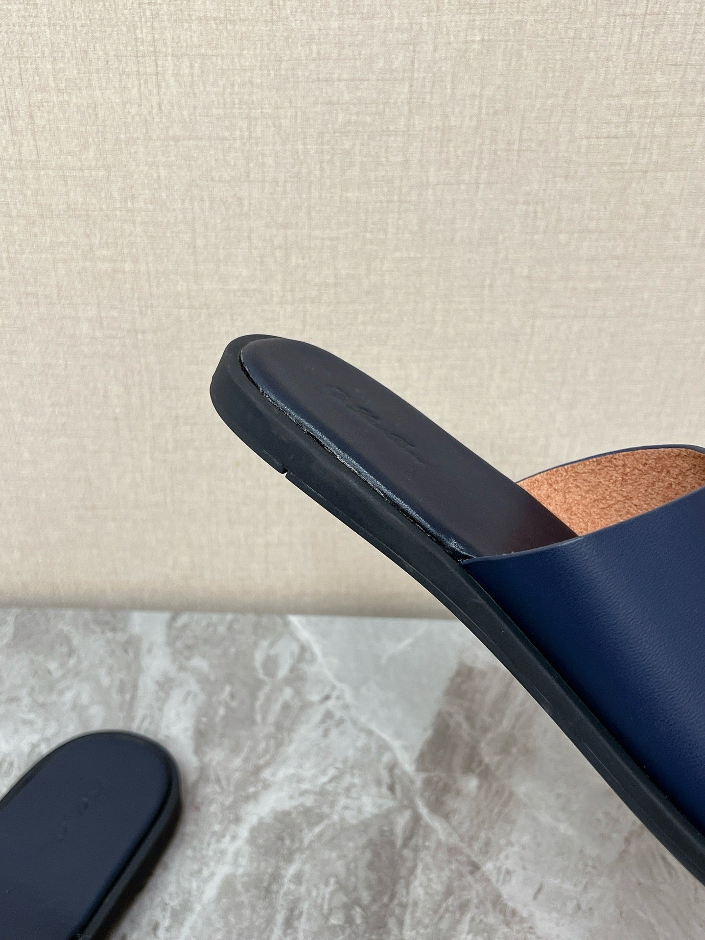 LP 26S CUTOUT SLIDES IN NAVY BLUE CALFSKIN