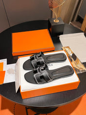 0RAN SANDAL Calfskin Black