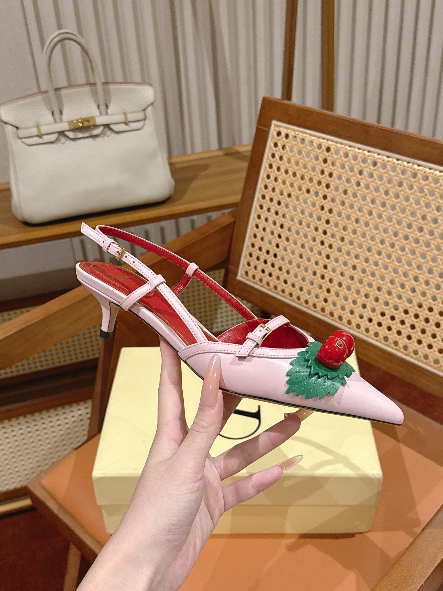 VALENTINO 26S SLINGBACKS 45 MM IN LIGHT PINK CALFSKIN CHERRY DETAILS