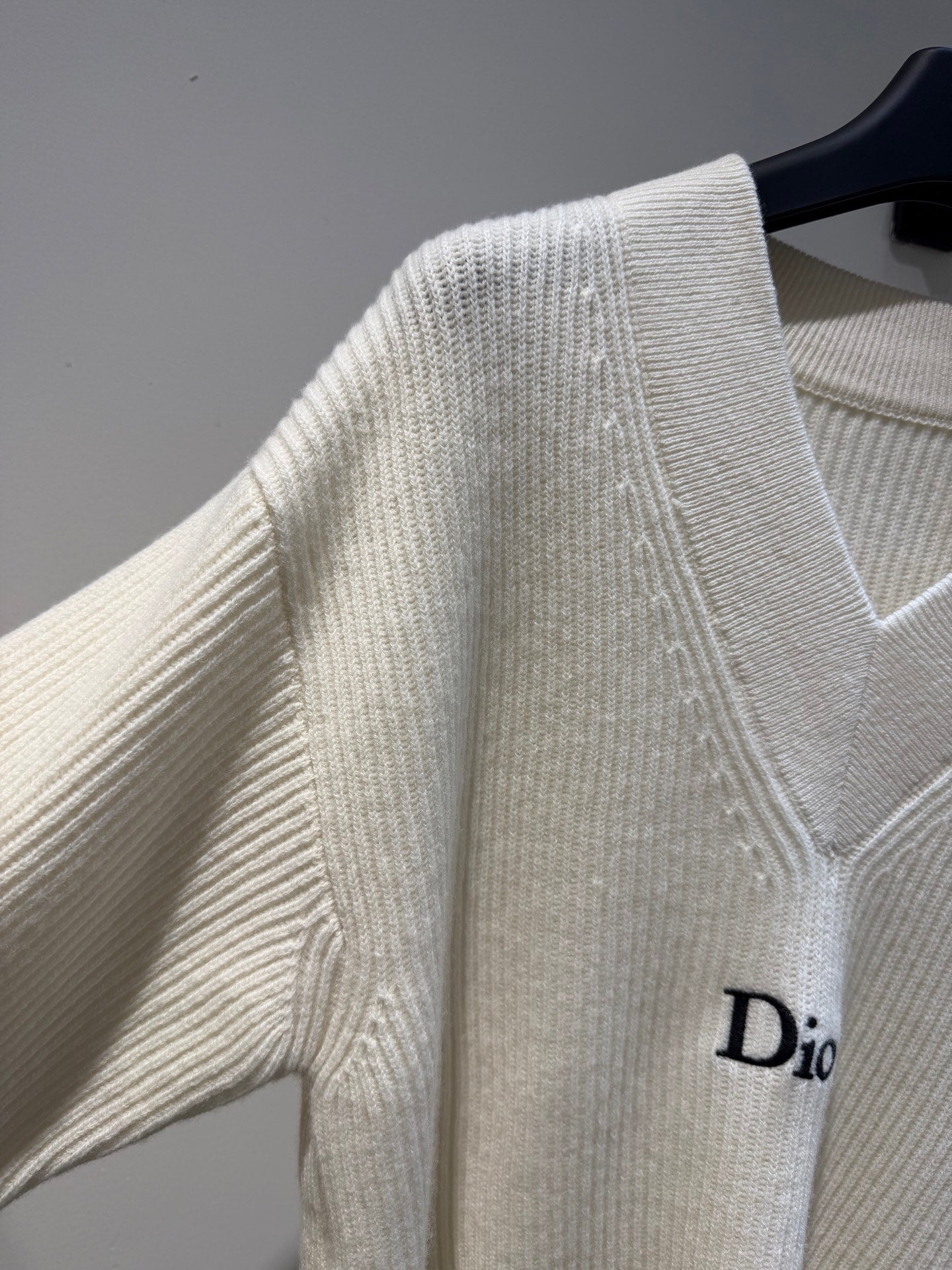 DIOR 26S V-NECK SWEATER 1489