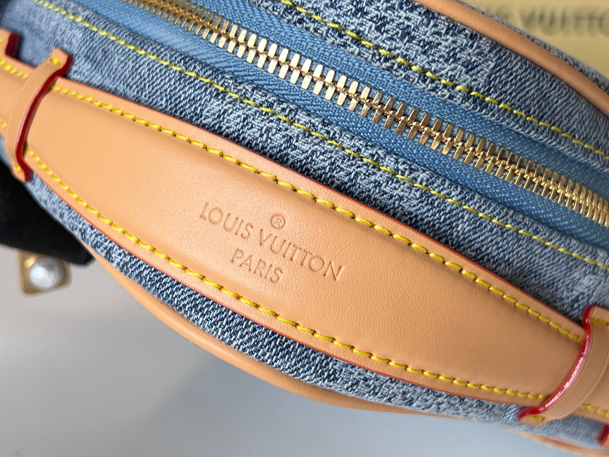 CHESS MESSENGER 24 IN COLUMBIA BLUE DAMIER DENIM 3D