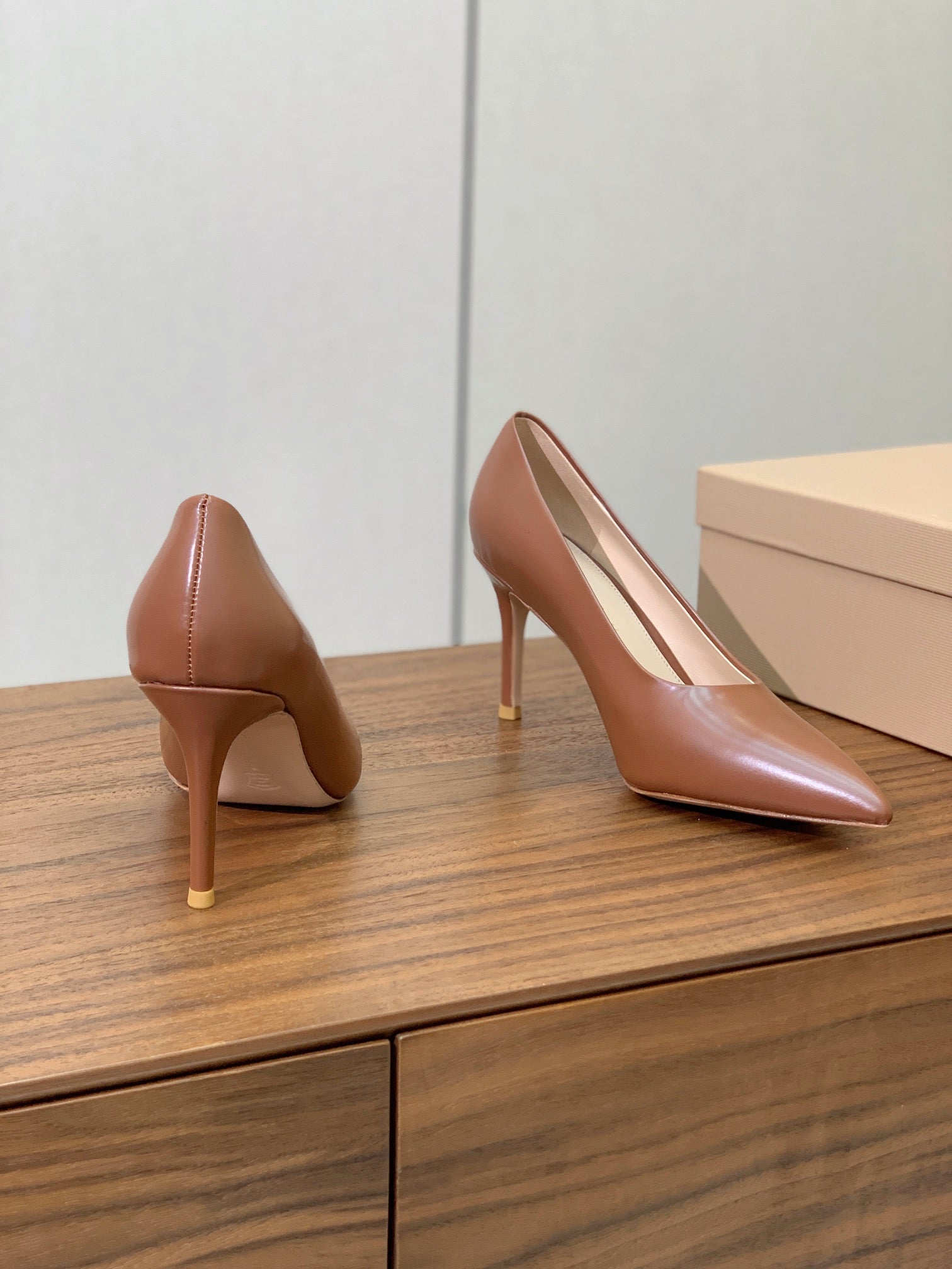 GIANVITO ROSSI 26S STILETTO PUMPS 95 MM IN BROWN CALFSKIN