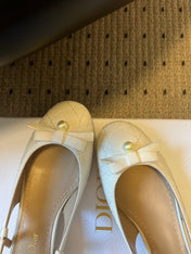 DIOR 26S OPEN BACK SANDALS IN CREAM WHITE CALFSKIN WITH PEARL BOW