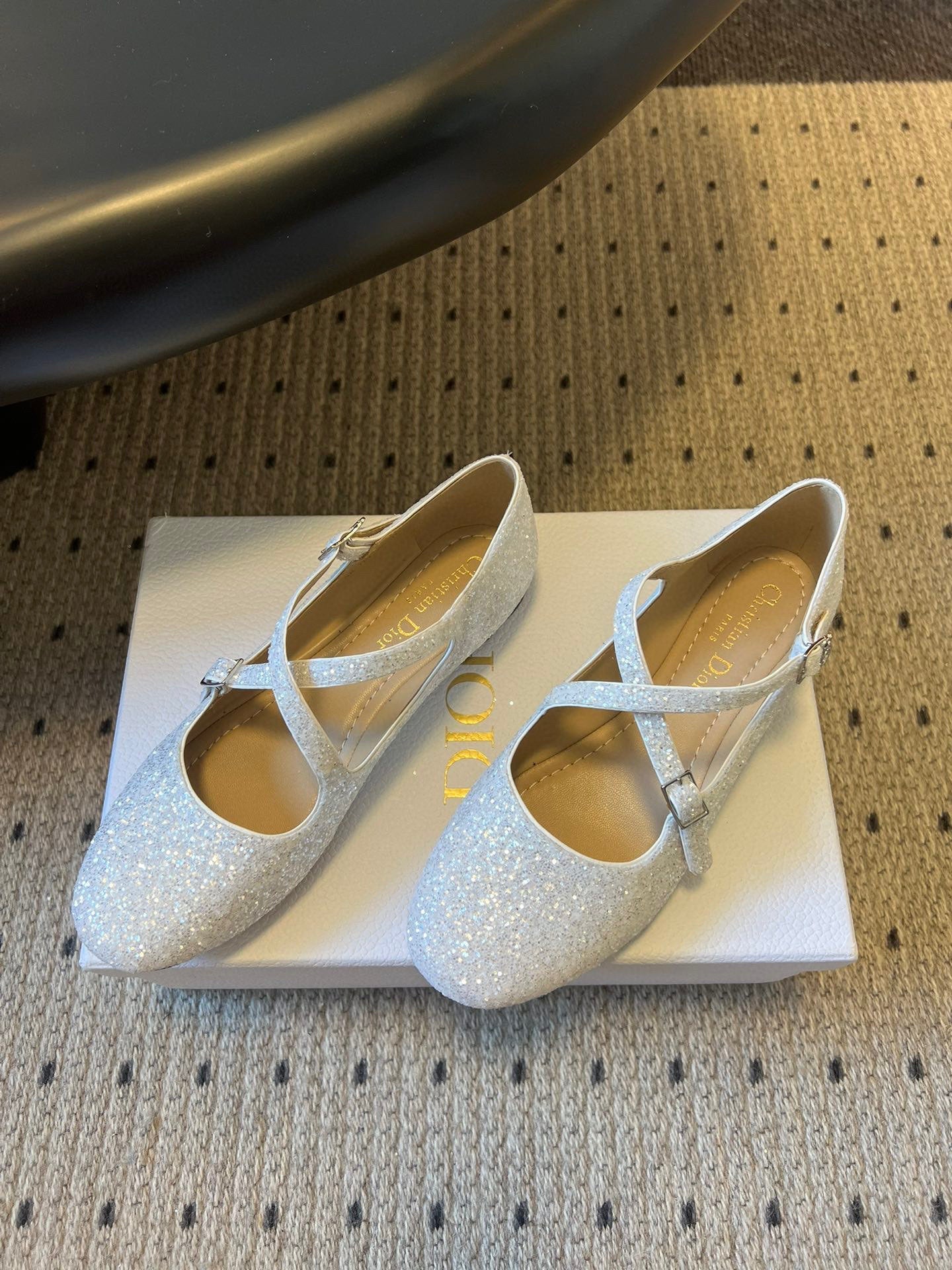 DIOR 26S BALLET FLAT IN WHITE LAMINATED LAMBSKIN AND GLITTER
