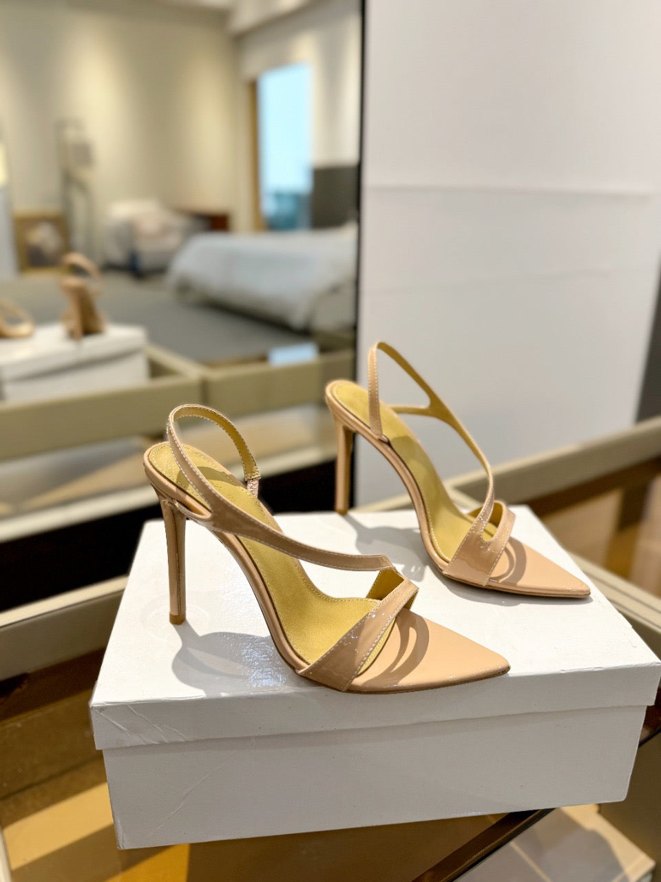 GIANVITO ROSSI 26S STRAPPY HIGH-HEEL SANDALS 105 MM IN BEIGE PATENT CALFSKIN