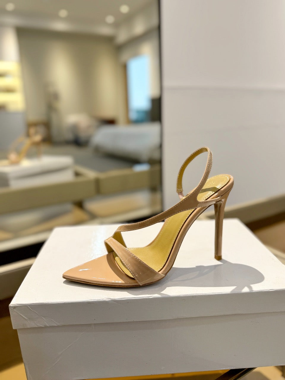 GIANVITO ROSSI 26S STRAPPY HIGH-HEEL SANDALS 105 MM IN BEIGE PATENT CALFSKIN