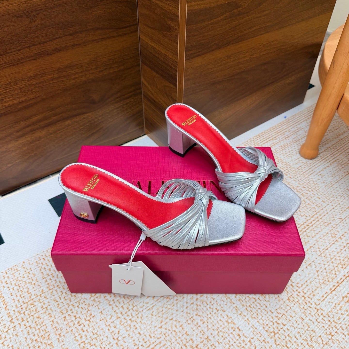 VALENTINO 26S BLOCK-HEEL SANDALS 65 MM IN METALLIC SILVER CALFSKIN