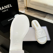 HIGH FLATFORM SLIPPER IN WHITE EMBOSSED SHEEPSKIN