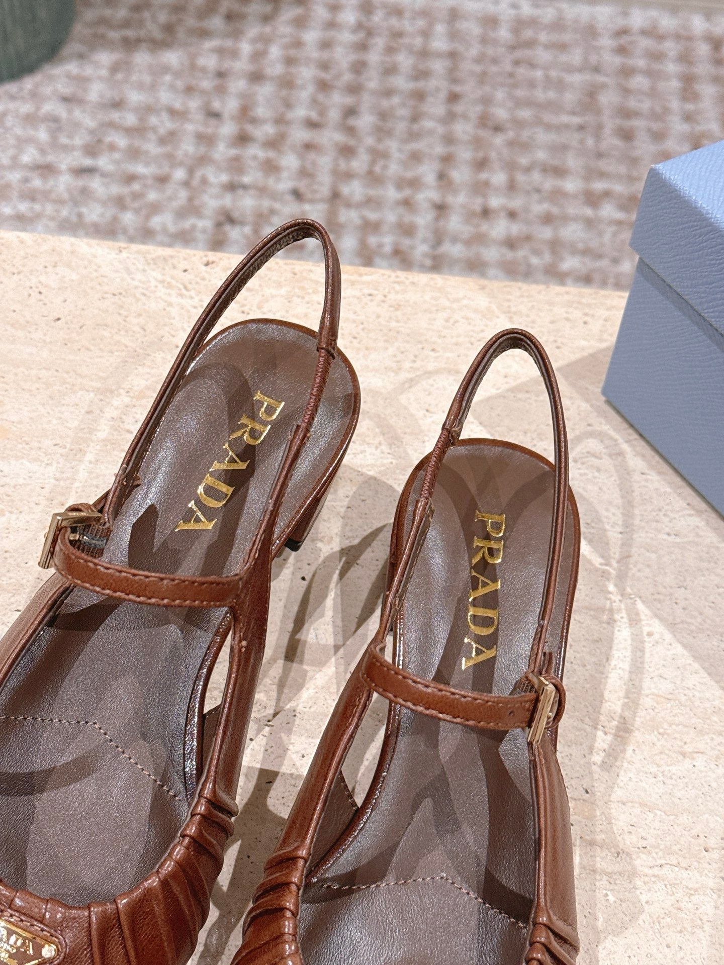 PRADA 26S SLINGBACK SANDALS 40MM IN CARAMEL BROWN CALFSKIN WITH LOGO