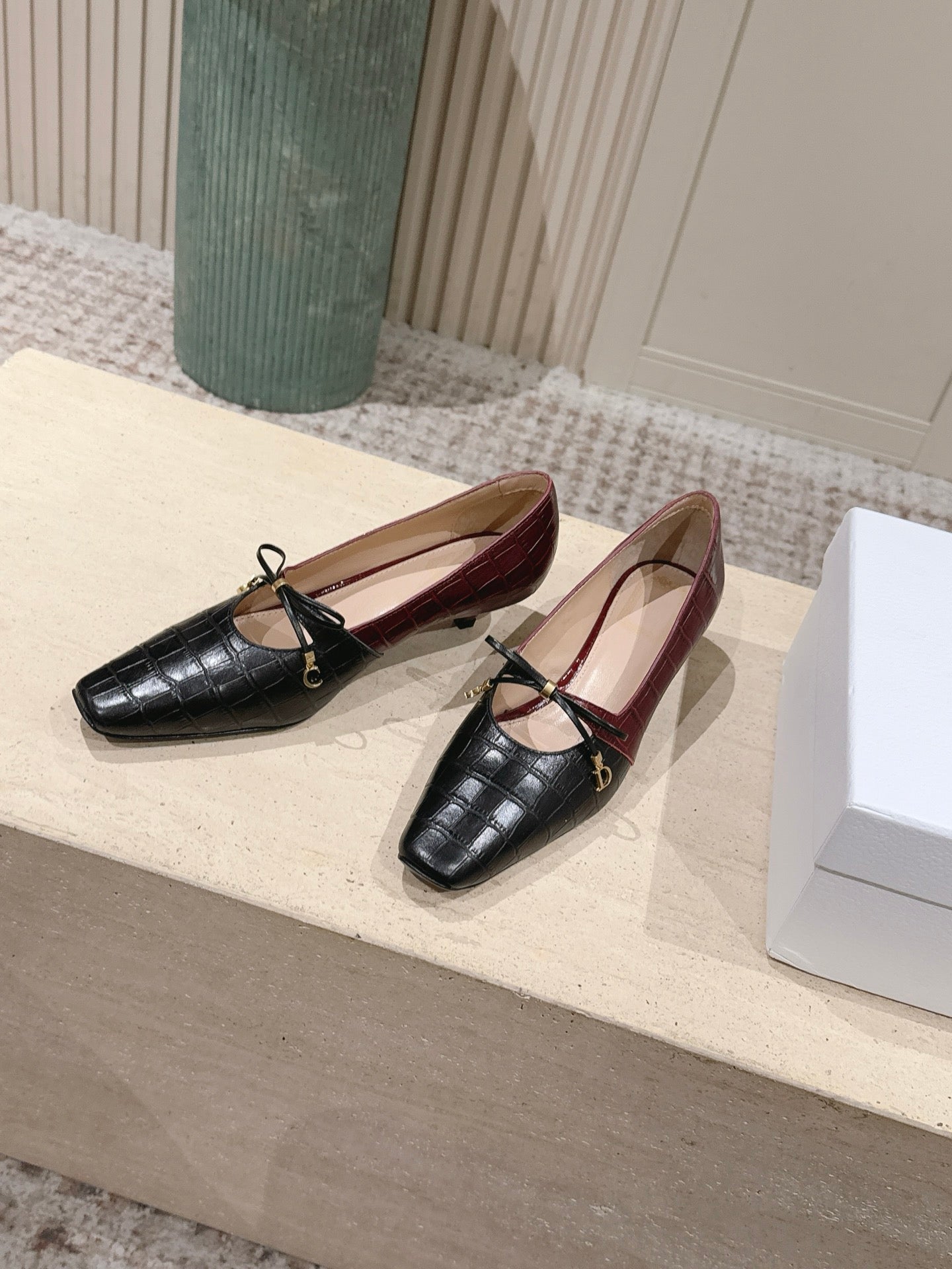 DIOR 26S MARY JANE 40MM IN BLACK AND RED CROCODILE EMBOSSED CALFSKIN KITTEN HEELS