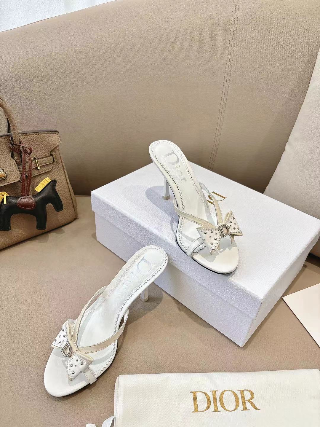 DIOR 26S KITTEN HEEL SANDALS 85MM IN WHITE CALFSKIN BOW STUDDED
