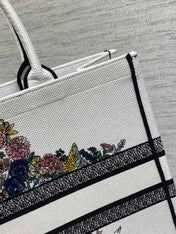 DIOR 25S LUCKY LARGE DIOR BOOK TOTE 42 IN WHITE MULTICOLOR DIOR STAR EMBROIDERY
