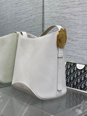 DIOR 26S MEDAILLON BUCKET BAG 26 IN WHITE CALFSKIN