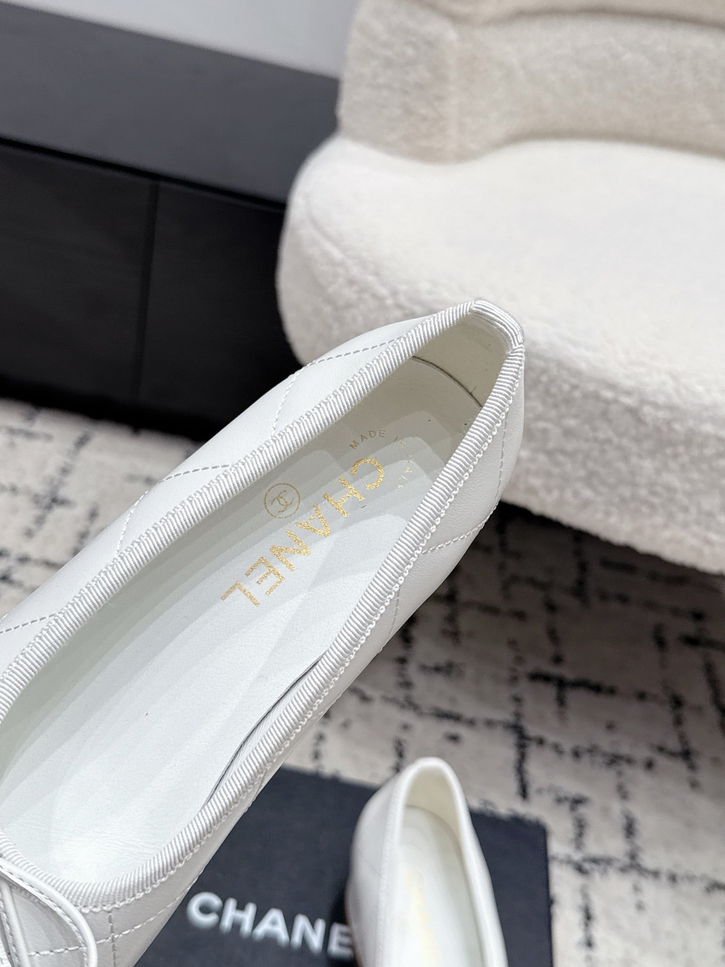 CHANEL 26S HIGH HEELS IN WHITE LAMBSKIN WITH BOW