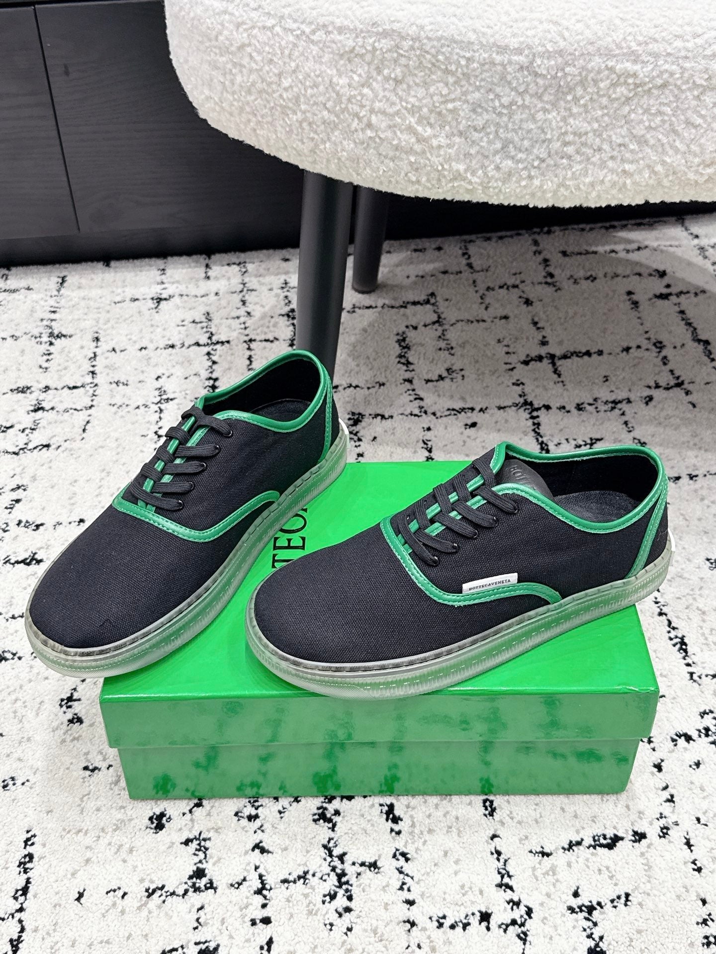 BOTTEGA VENETA 26S SNEAKERS IN BLACK AND GREEN CANVAS